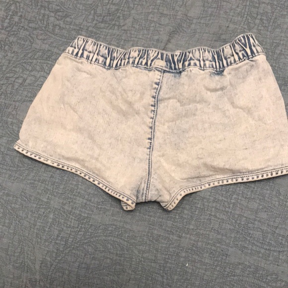 Shorts - Picture 2 of 3